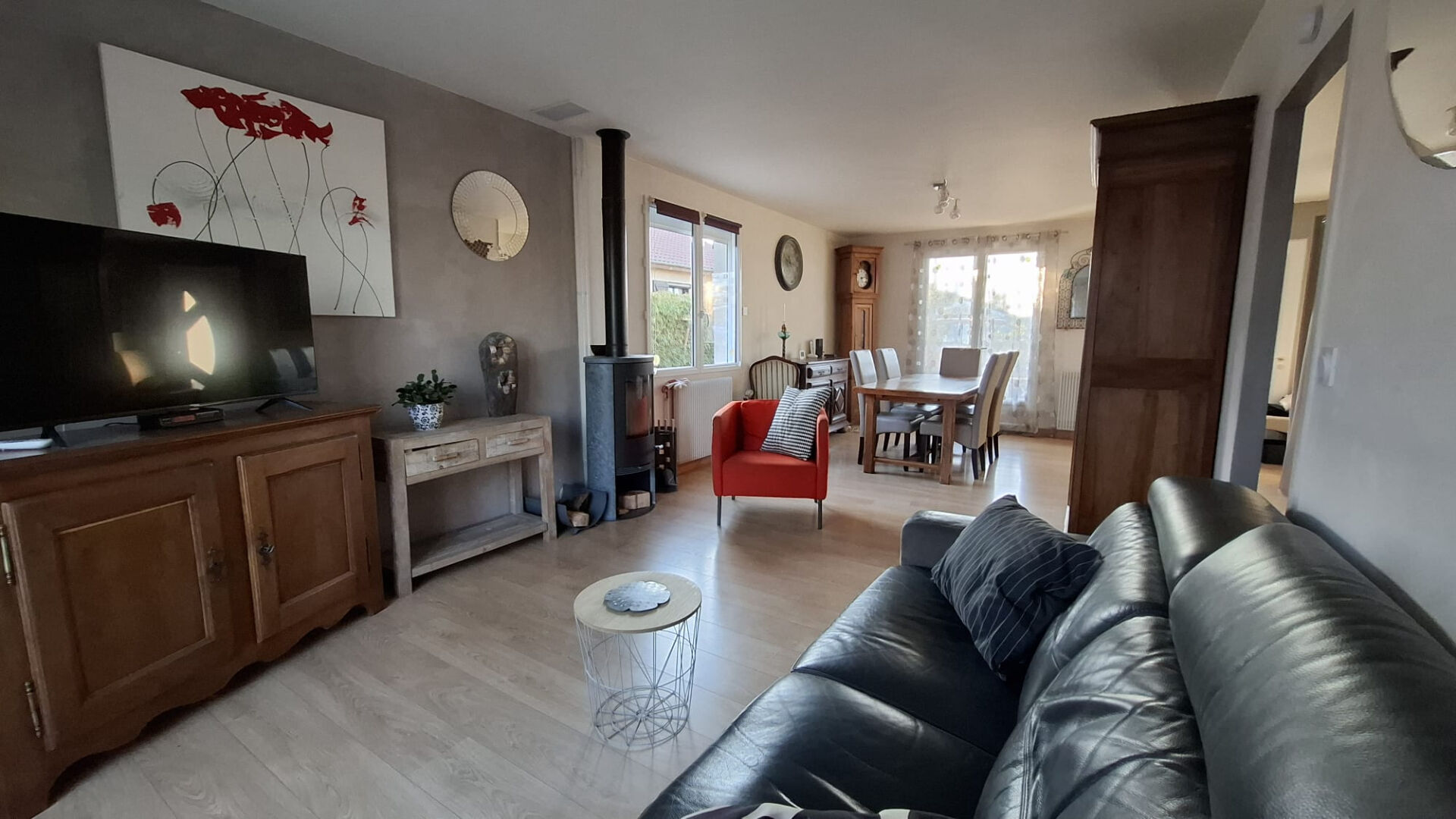 Maison de plain pied avec piscine