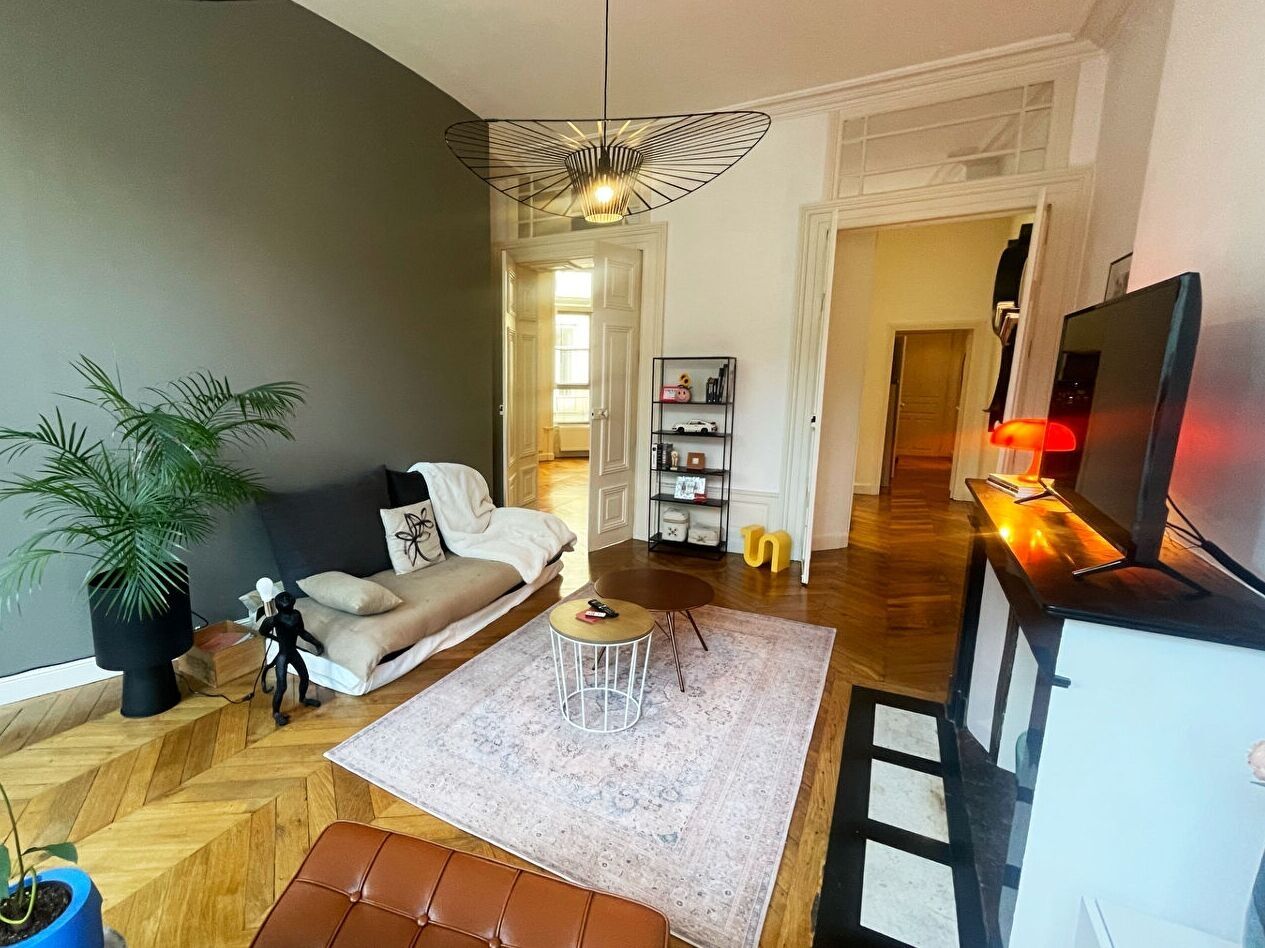 CLERMONT FERRAND CENTRE - quartier historique, à 2 pas de la place de la Victoire, magnifique F2 bis de 75,11m2 au 2ème étage.