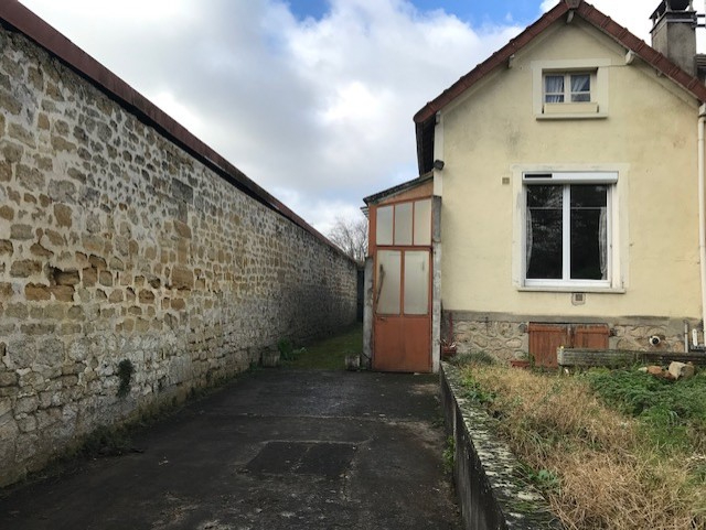 Maison  4 pièces 75 m2 de plain-pied sur sous-sol + grenier de 52 m² au sol