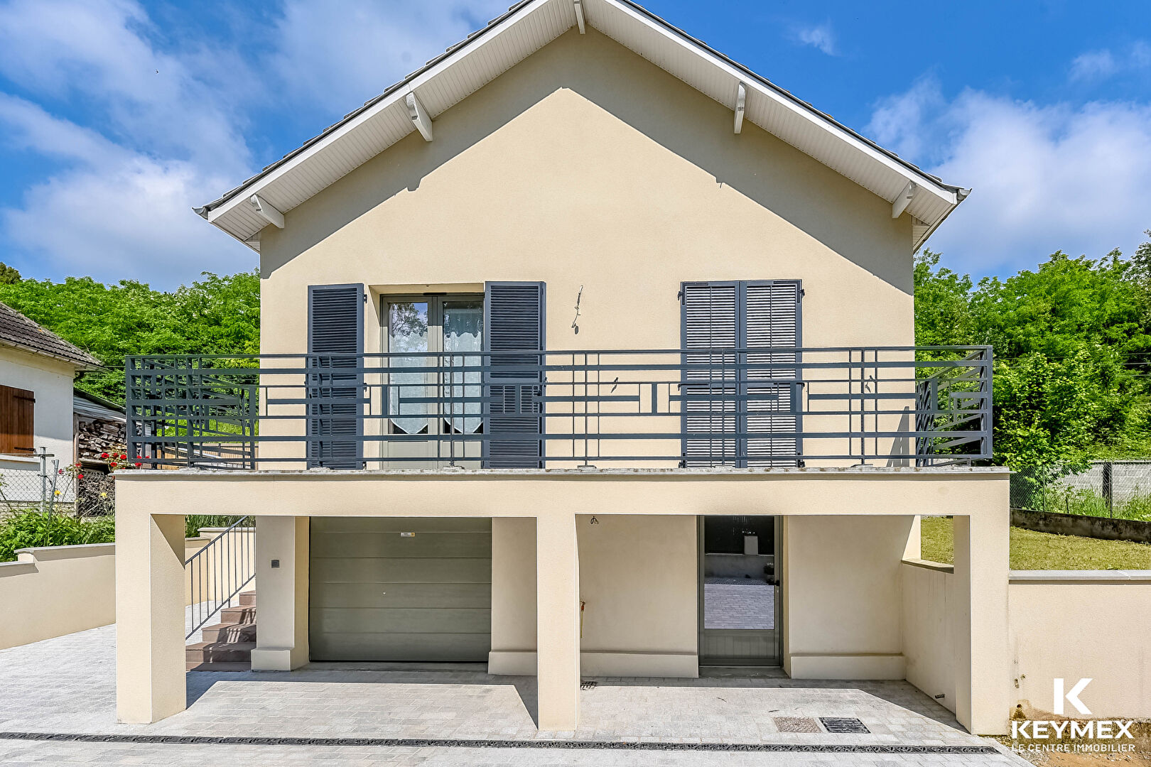 Maison indépendante entièrement rénovée  surface au sol 89.31 M²,3  pièces sur 266 M² de terrain