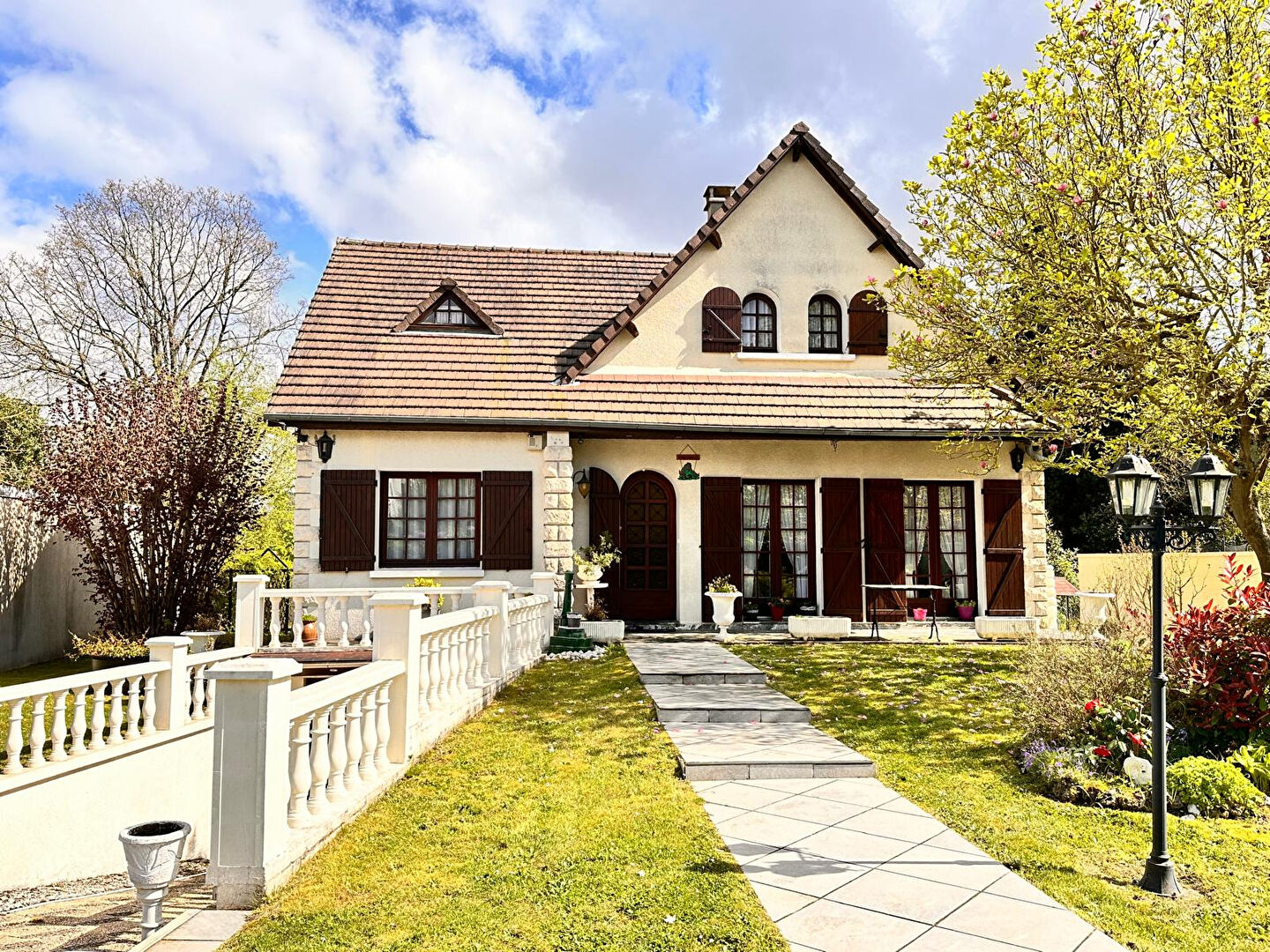 Maison 5 pièces- 4 chambres- 125 M2 environ- Confort de plain-pied