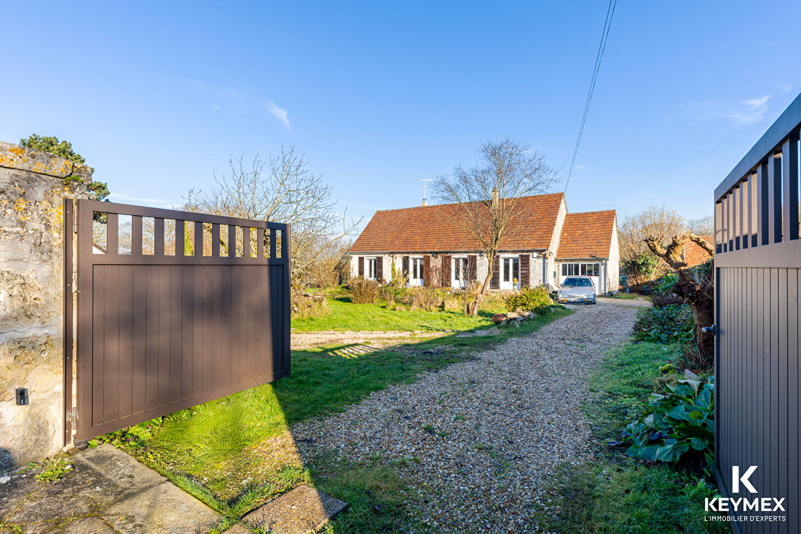 Maison  indépendante de plein pieds de  7 pièces ,4 chambres ,122 m2 sur  1383 M² de terrain