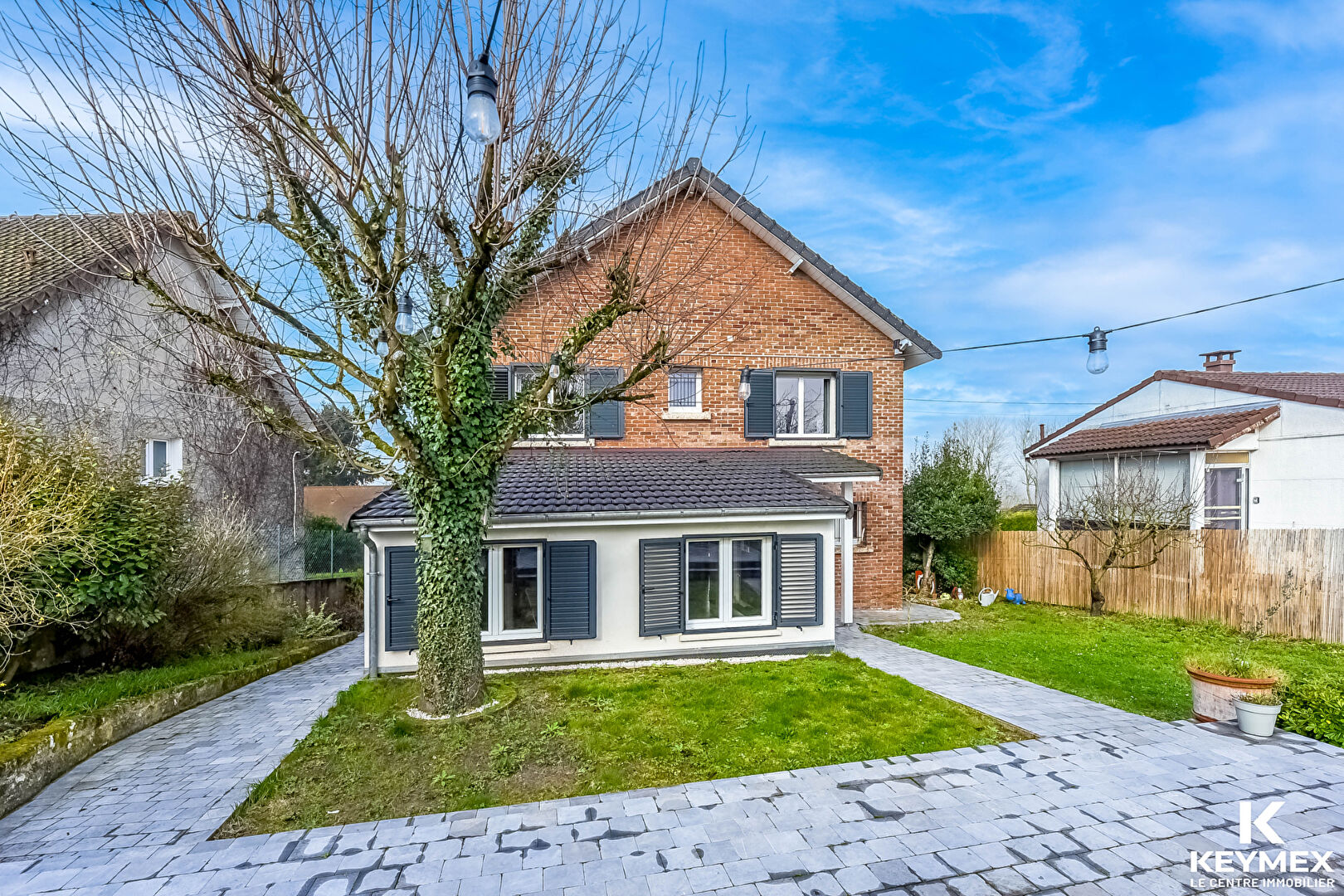 Maison Meriel 7 pièce(s) 134 m2