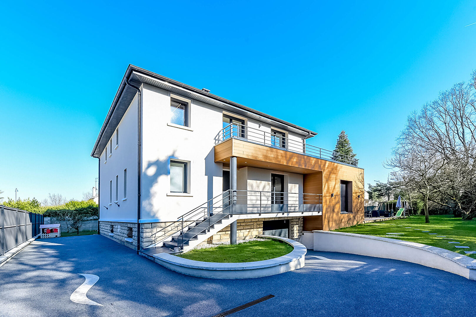 Maison Montmorency 7 pièce(s) 0208 m2