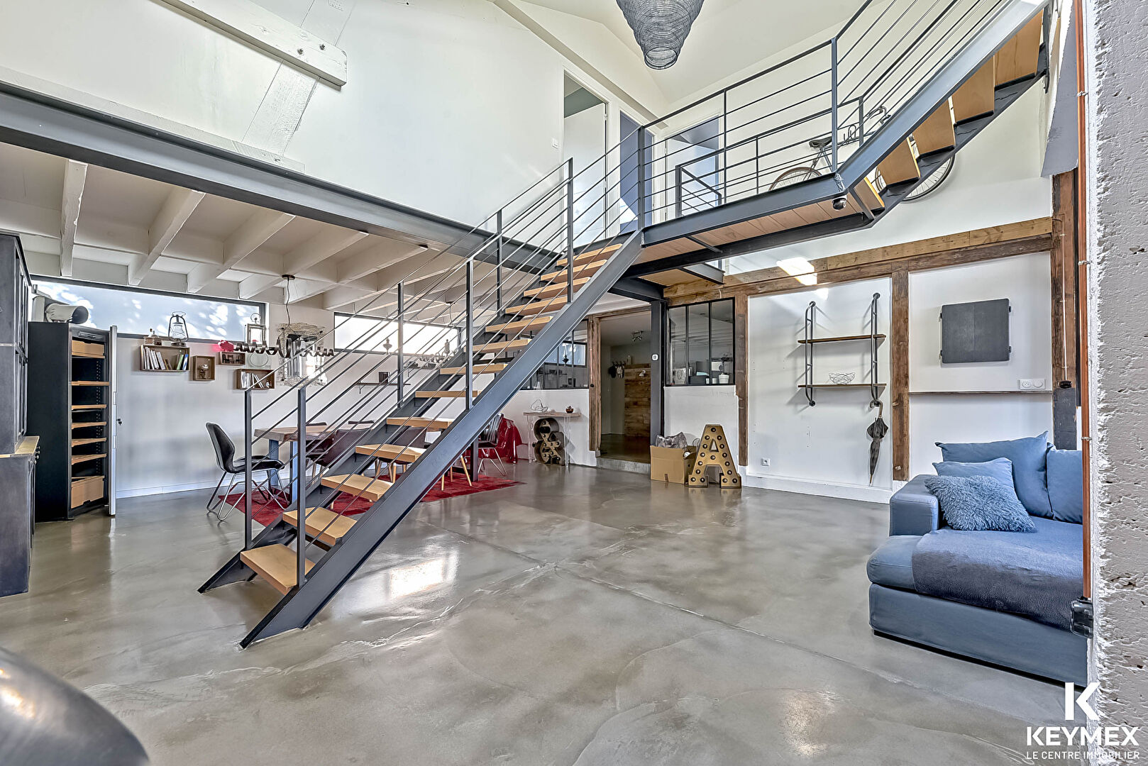 Maison Meriel 7 pièce(s) 168m2