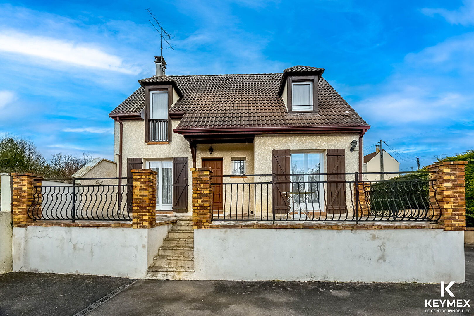 Maison 4 chambres avec sous-sol total et garage_Quartier calme