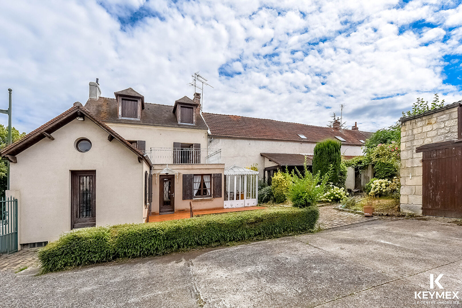 Maison Parmain 140 m² et 200 M² de dépendances