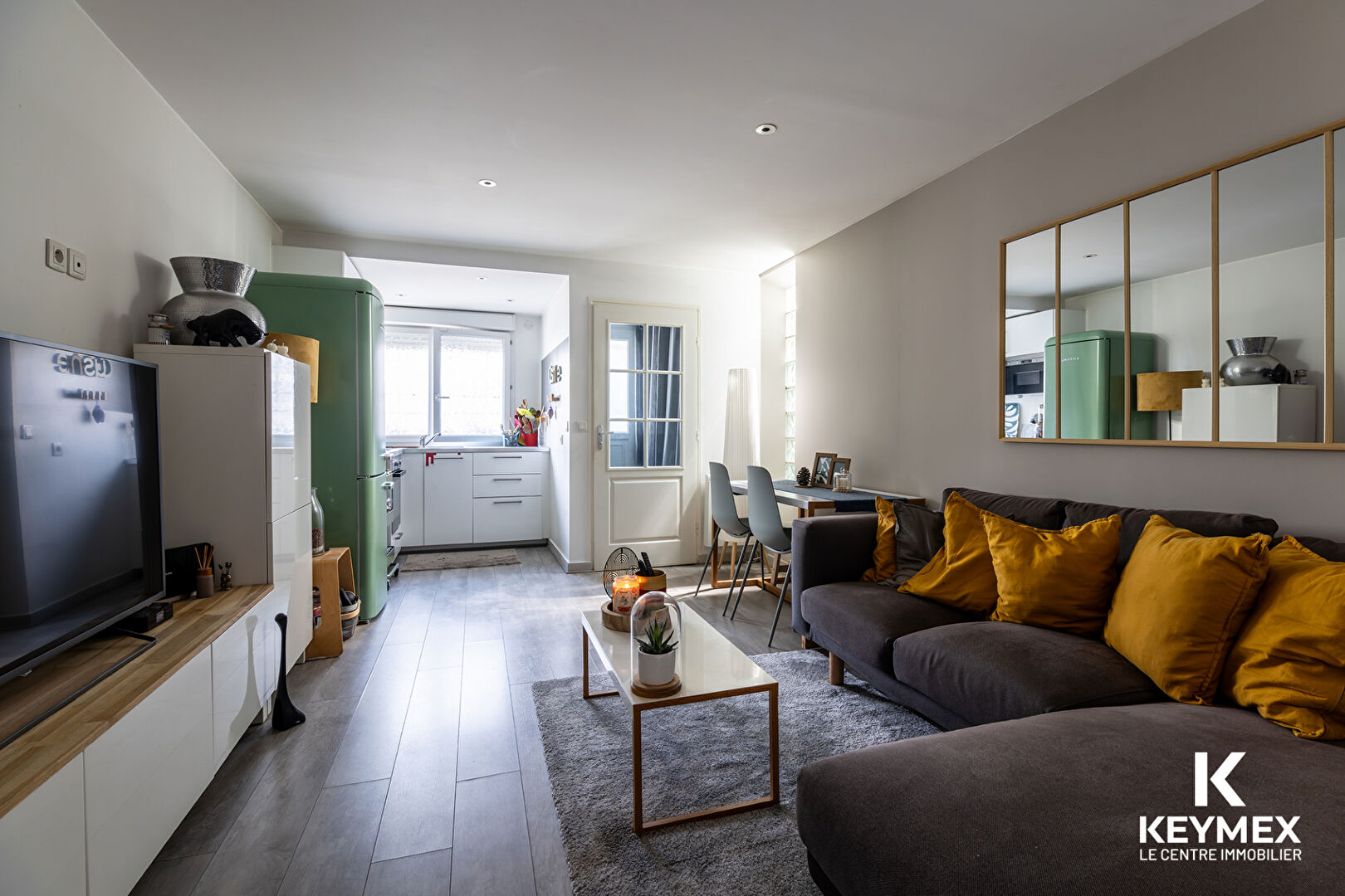 Charmante Maison de ville idéalement située à Saint Denis .