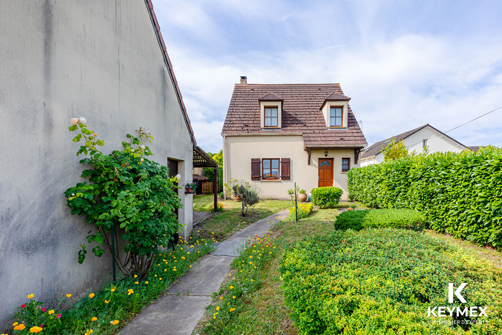 Maison  individuelle  94 M² ,5 pièces ,3 chambres,dépendance ou garage ,1ou 2 places de parking