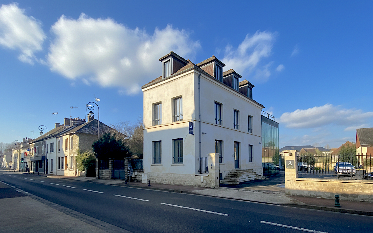 L'Isle Adam Bureaux ,local d'activité ,maison  280 M²  10/12 places de parking  ,745 M² de terrain