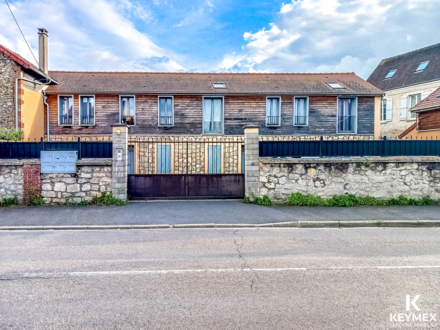 Immeuble à Bruyeres Sur Oise 249m2