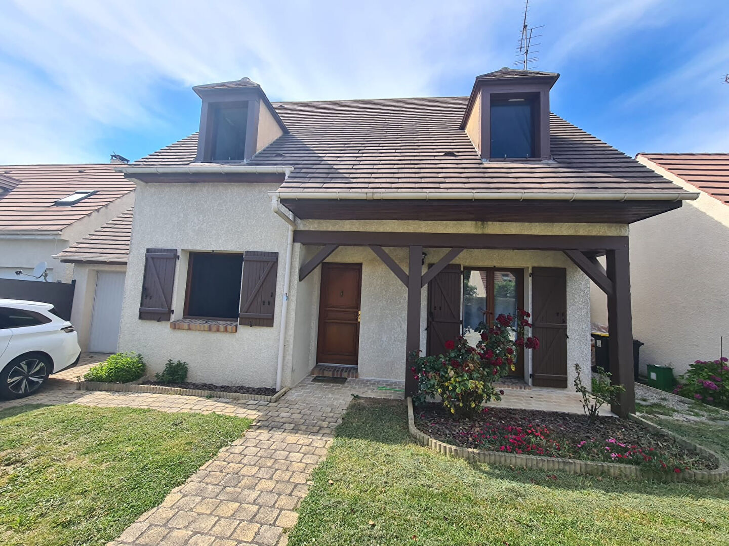 Maison indépendante avec garage et 4 chambres dont 1 en rez de chausséé