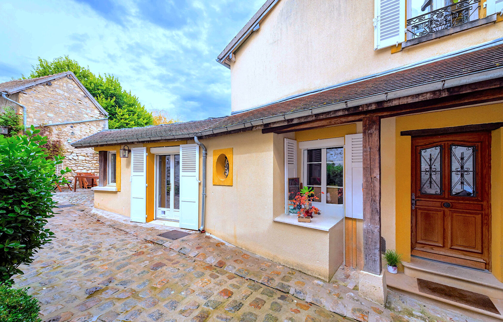 Lassy 95270, Maison 7pièces, 4 ch + 1 bureau + dépendance sur 1010 m2 de terrain.