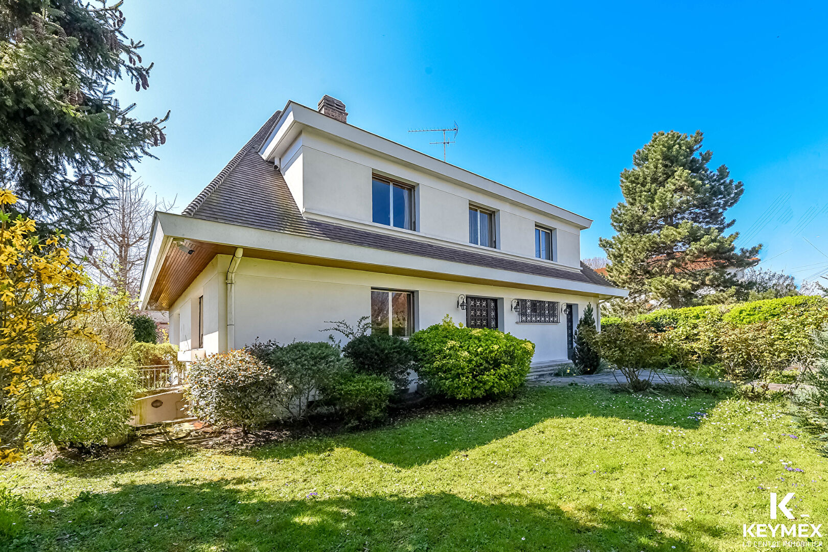 Maison familiale, fort potentiel , à 2 pas du Lac d'Enghien!